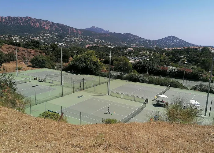 Rez De Jardin Cap Esterel Renove Et Climatise Appartement Saint-Raphaël